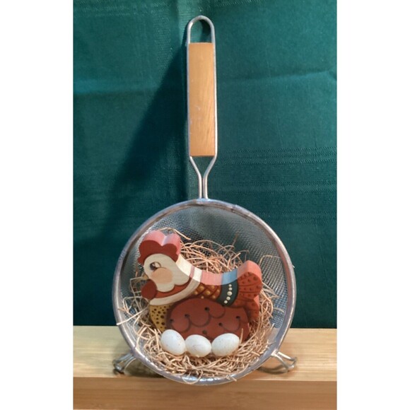 Handcrafted Vintage Strainer Wooden Hand Painted Hen On Nest Wall Decor Hanging - Picture 1 of 11